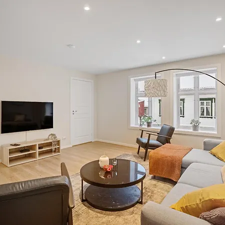 Homelike And Cozy Close To Centre