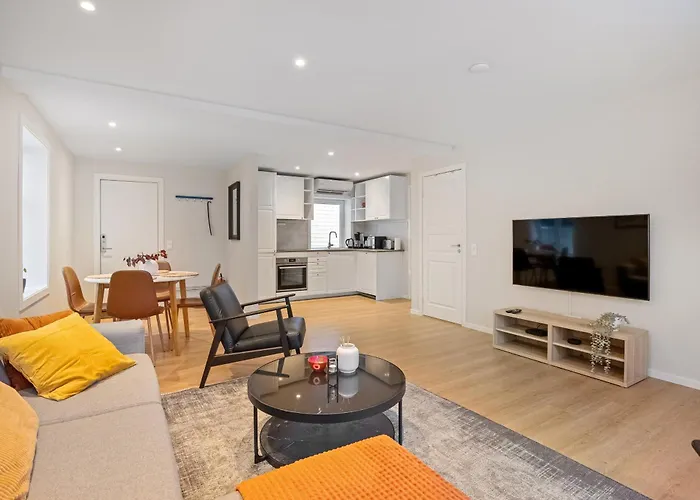 Homelike And Cozy Close To Centre