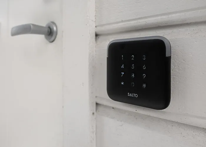 Homelike And Cozy Close To Centre